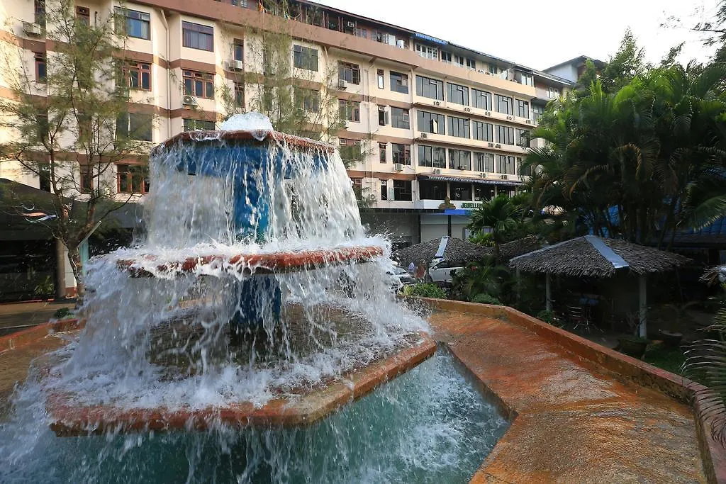 Olympic Hotel Yangon 3*,