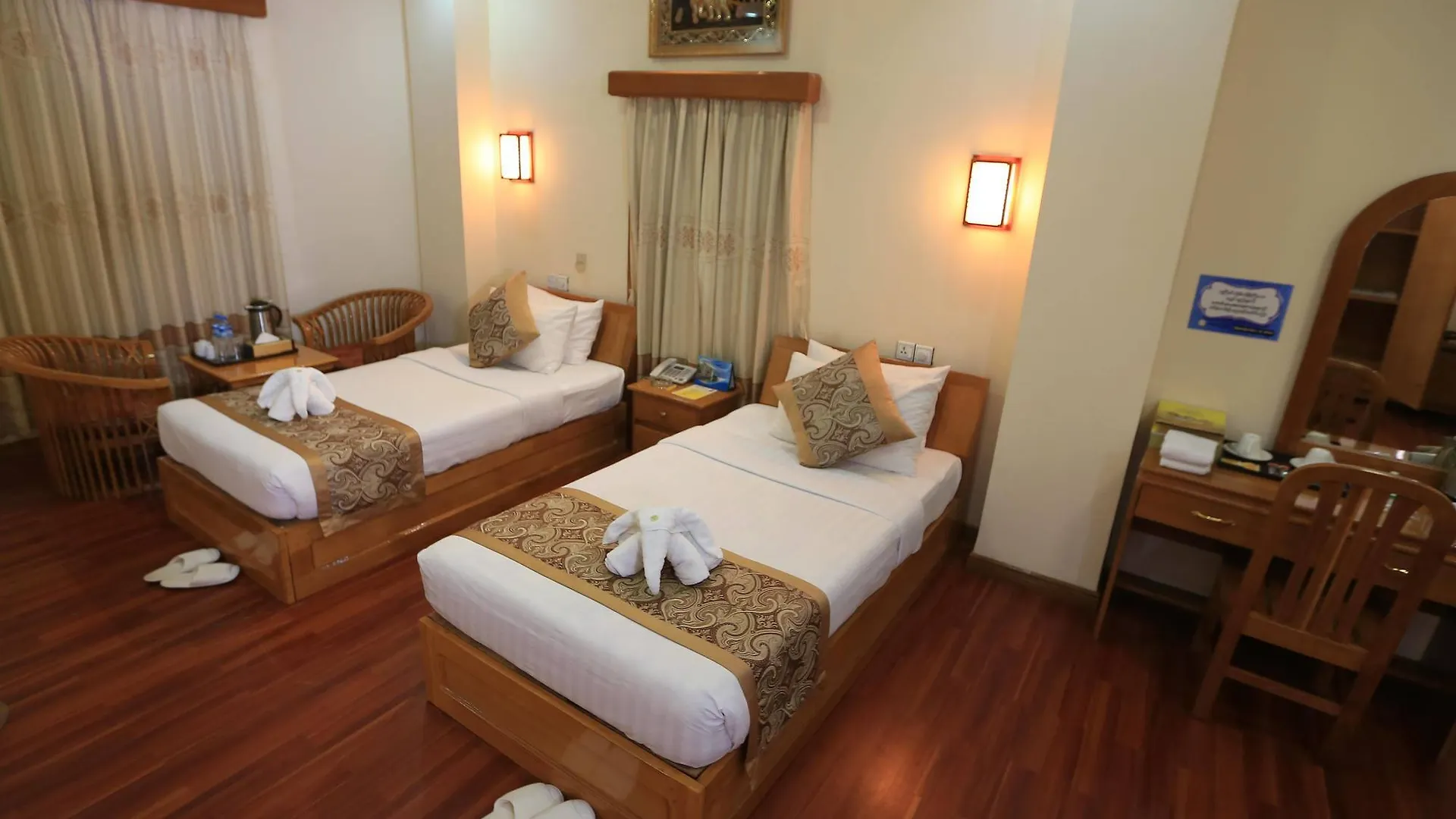 Olympic Hotel Yangon 3*,
