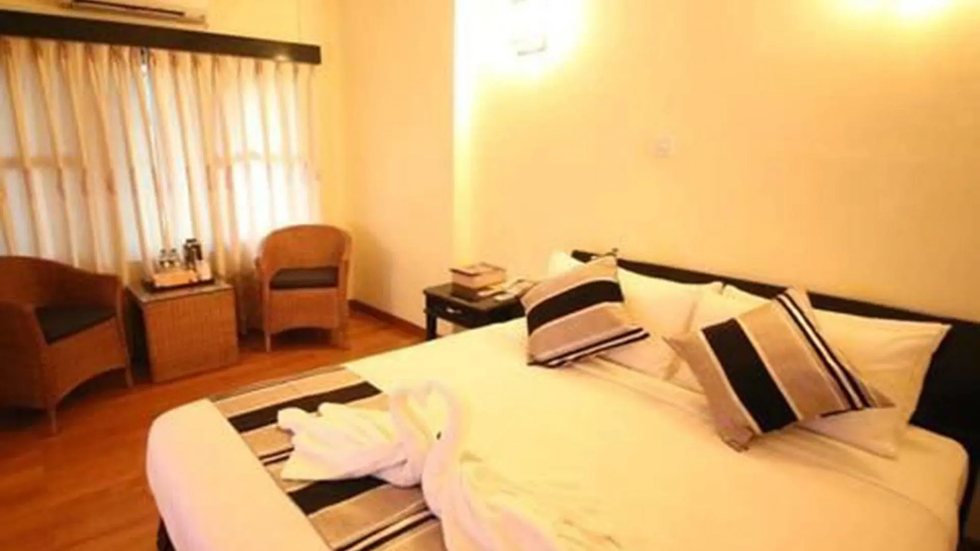 Olympic Hotel Yangon 3*,