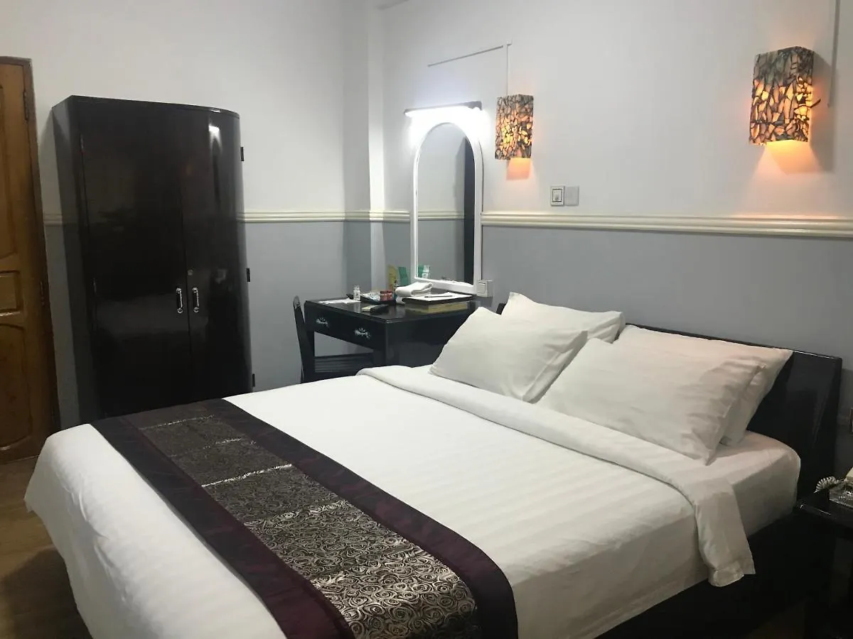 Olympic Hotel Yangon 3*,